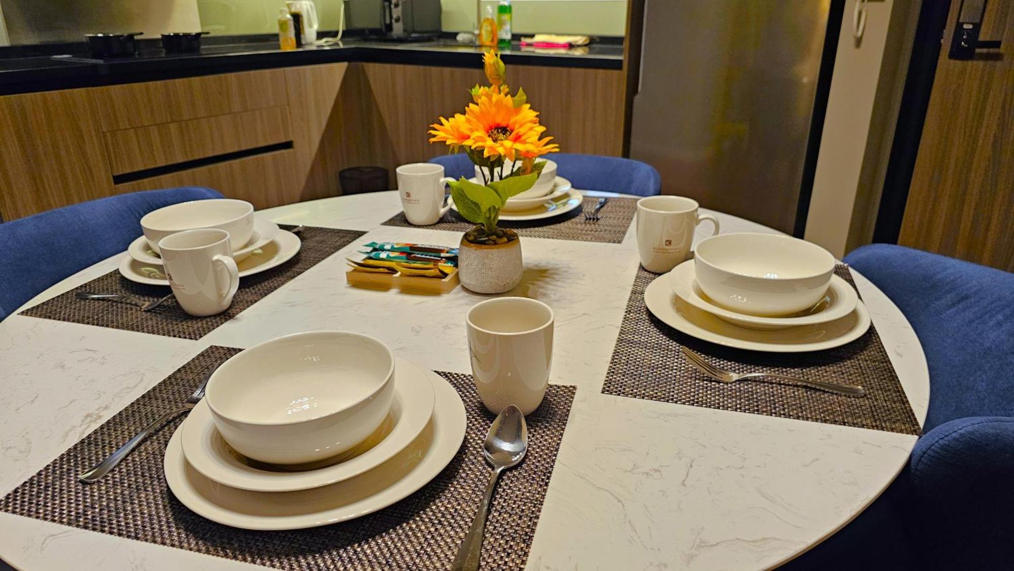 Bloomsvale Kl By Penguin N' Bee Staycation